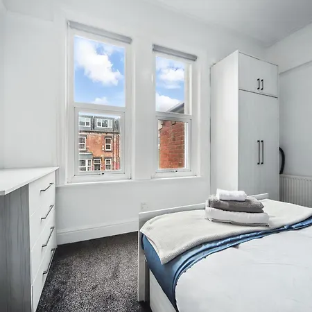 One Bedroom House By Brookland Serviced Short Lets Leedswith Free Wifi ليدز