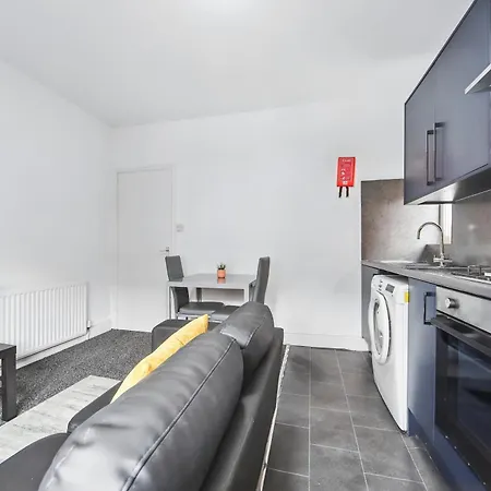 One Bedroom House By Brookland Serviced Short Lets Leedswith Free Wifi ليدز