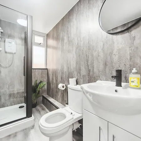 Apartment One Bedroom House By Brookland Serviced Short Lets Leedswith Free Wifi *