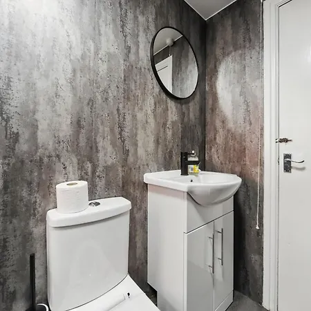 One Bedroom House By Brookland Serviced Short Lets Leedswith Free Wifi Leeds (West Yorkshire)